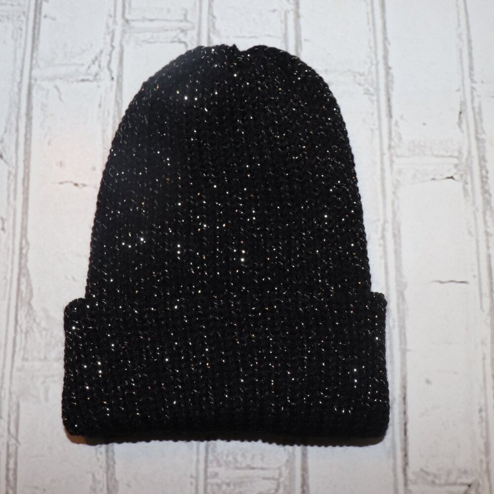 🖤✨ Handmade Knit Beanie – Black with Silver Glitter Threads